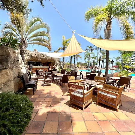 Con Gran Terraza Y Piscina Climatizada