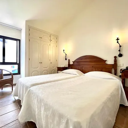 Con Gran Terraza Y Piscina Climatizada Апартаменты *